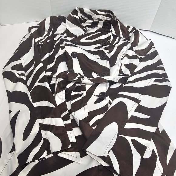 Zebra Print Double-Breasted Trench Coat - Picture 10 of 15